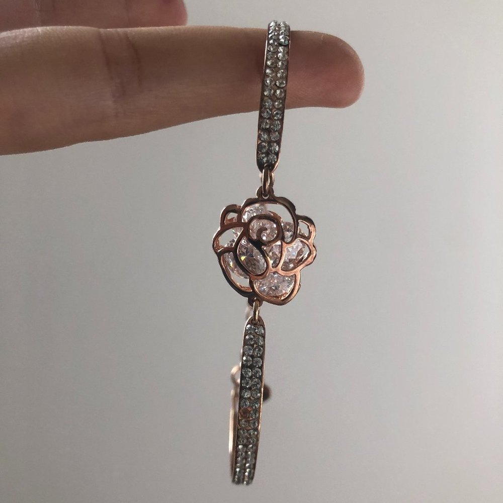 Rose Gold Flower Bracelet with Crystal